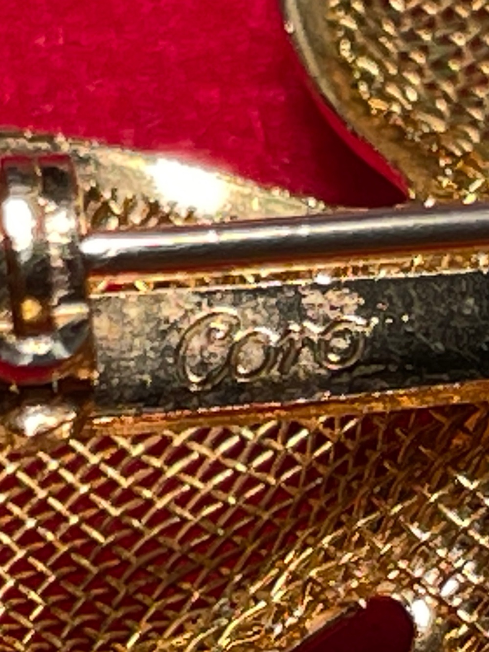 Coro Gold-Tone Four-Leaf Clover Brooch - Picture 6 of 9